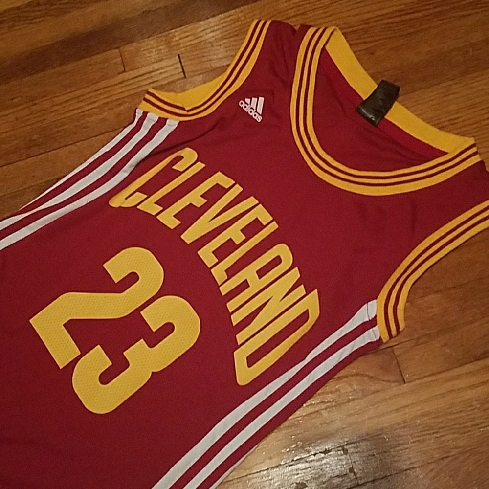Size M women's adidas dress-shirt LeBron Jersey
